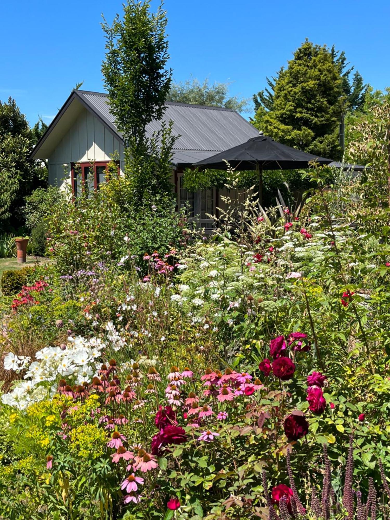 Tasman Village Cottage Exterior foto